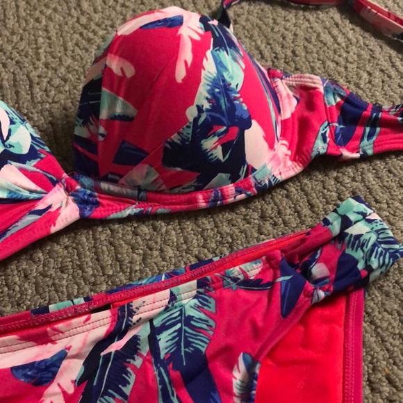 Pink flower bathing suit - Picture 4 of 5